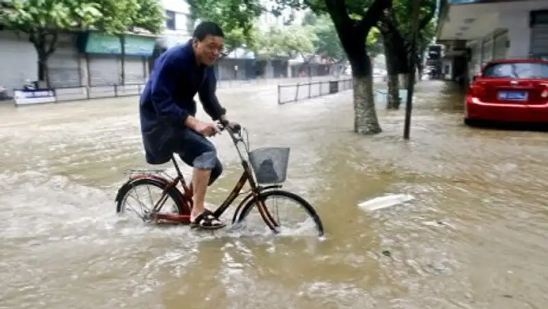 В Китае около трех тысяч человек эвакуировали из-за наводнения