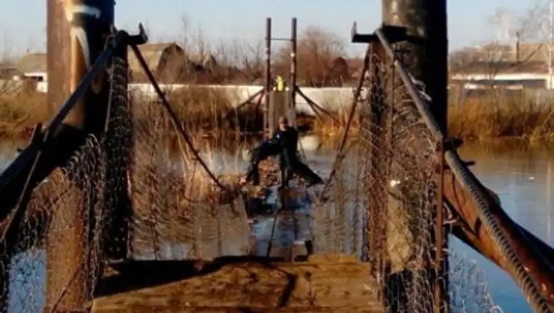 Появились подробности гибели шестилетнего мальчика, упавшего с моста близ Астаны