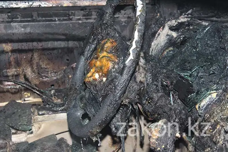 Сегодня ранним утром в Алматы сгорела Тойота Венза (фото) Сегодня ранним утром в Алматы сгорела Тойота Венза (фото), фото - Новости Zakon.kz от 06.11.2013 22:52