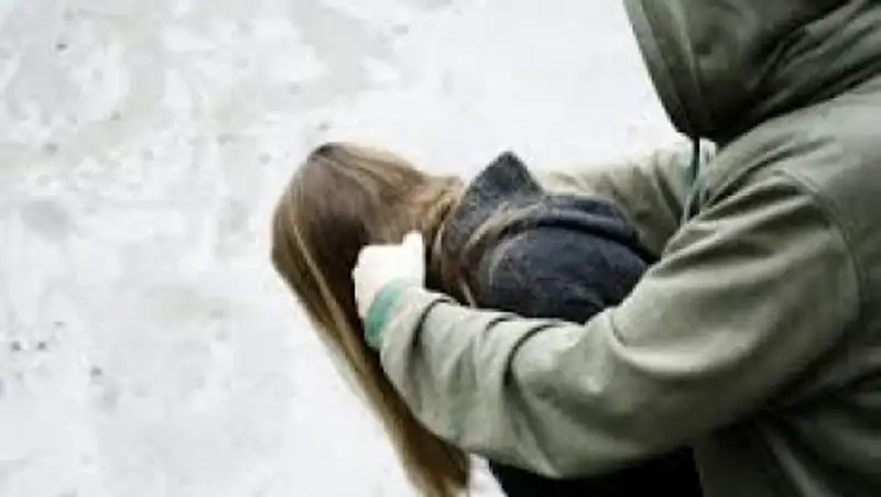 В Темиртау неизвестные напали на девятиклассницу по дороге в школу 