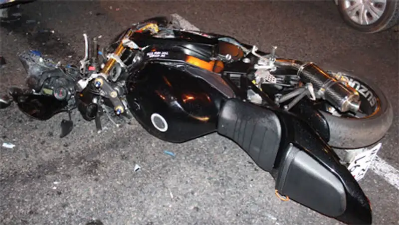 В Алматы мотоциклист въехал в Тойота Хариер