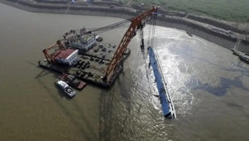 Число жертв крушения судна в Китае увеличилось до 434 человек