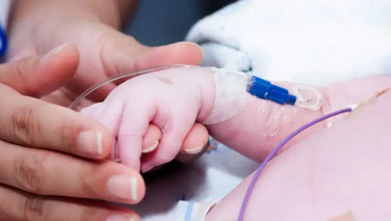 Младенец-близнец заразился коронавирусом в Актау