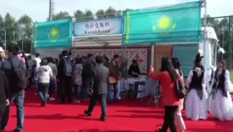 Казахская кухня поразила посетителей благотворительной ярмарки в Пекине