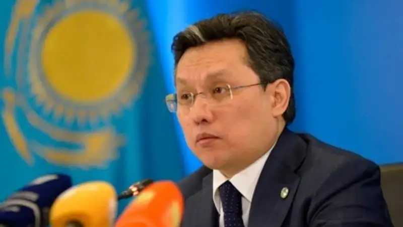 На заседании Правительства Б.Султанов проинформировал о ходе проведения акции по легализации