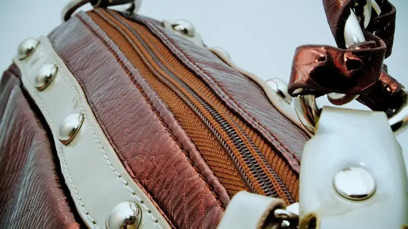 Женщина украла сумку с золотыми украшениями на 2 млн тенге