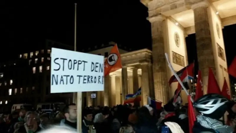 В Берлине начался митинг против участия бундесвера в войне в Сирии