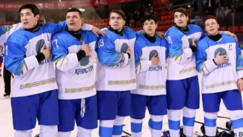 Сборная Казахстана по хоккею взяла "серебро" на юниорском чемпионате мира