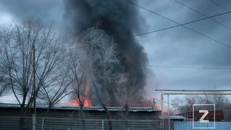 пожар склад, фото - Новости Zakon.kz от 25.11.2021 18:04