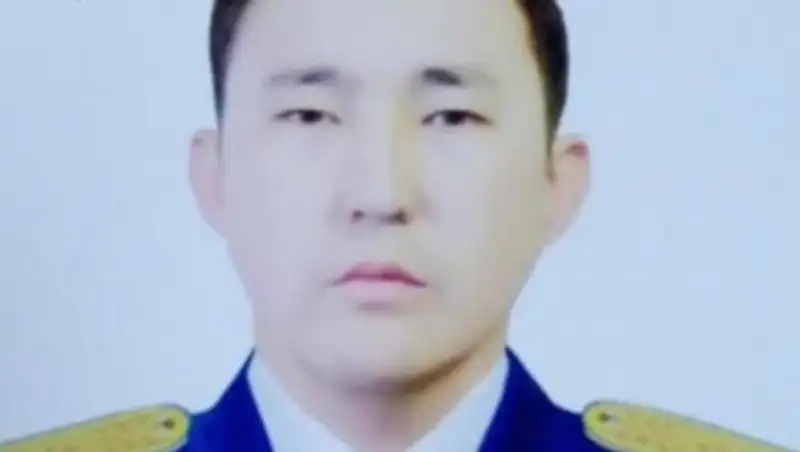 Военного, спасшего тонущую девочку, наградили посмертно