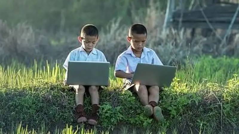 В Индонезии школьники учатся с пяти утра для "закаливания характера"