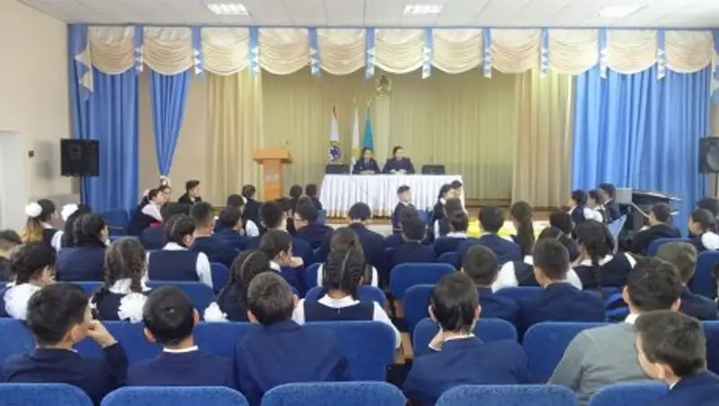 Полиция Алматы: компьютеры и соцсети плохо влияют на успеваемость школьников