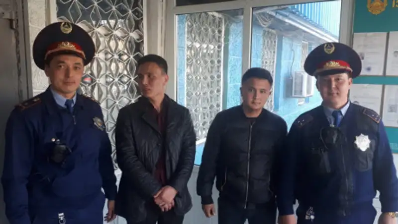 Лжеполицейские грабили прохожих в Алматы