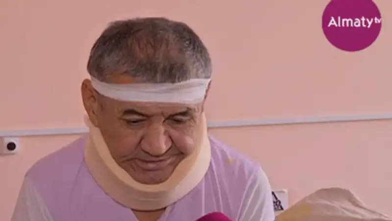 Ударил ножом в шею и стал давить – работник АЗС о нападении