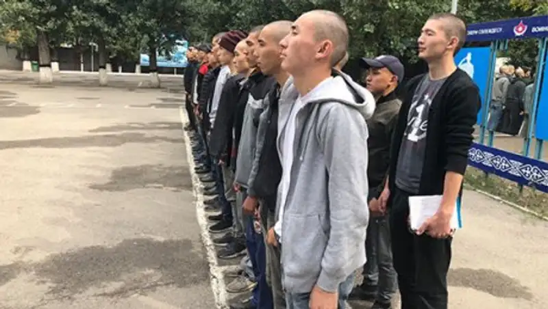 Алматинские призывники отправились служить в погранвойска