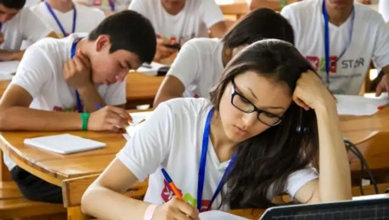 Студенты в Казахстане все чаще учатся за свой счет