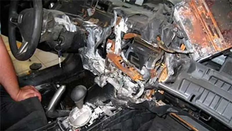 В Семее из-за пожара на автостоянке сгорели пять иномарок