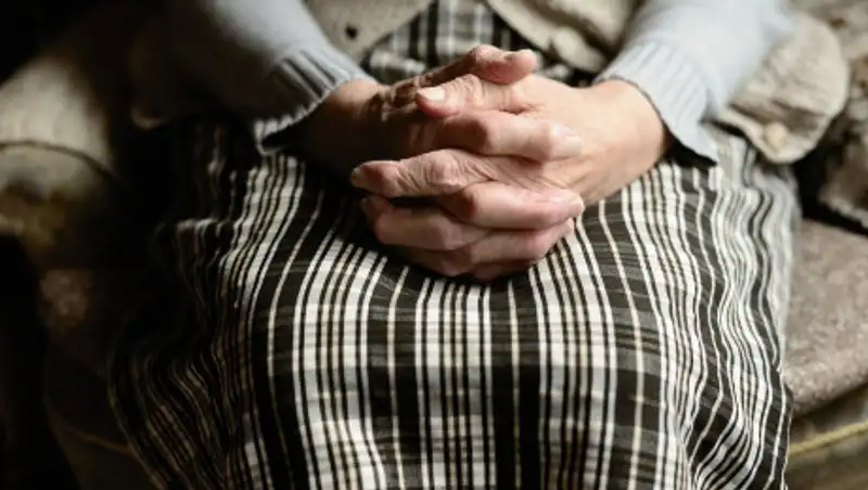 Родственники не забирают 85-летнюю бабушку из больницы полгода