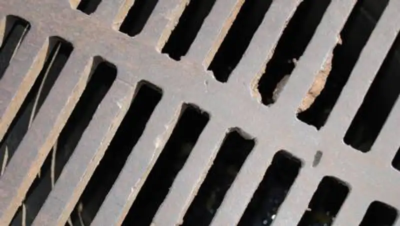 Трехлетний ребенок упал в септик в Уральске