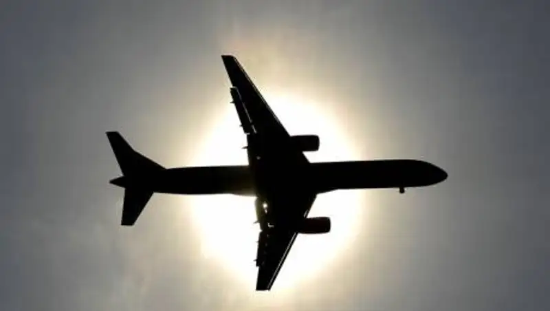 Пассажира оштрафовали на $10 тысяч за отказ надеть маску в США