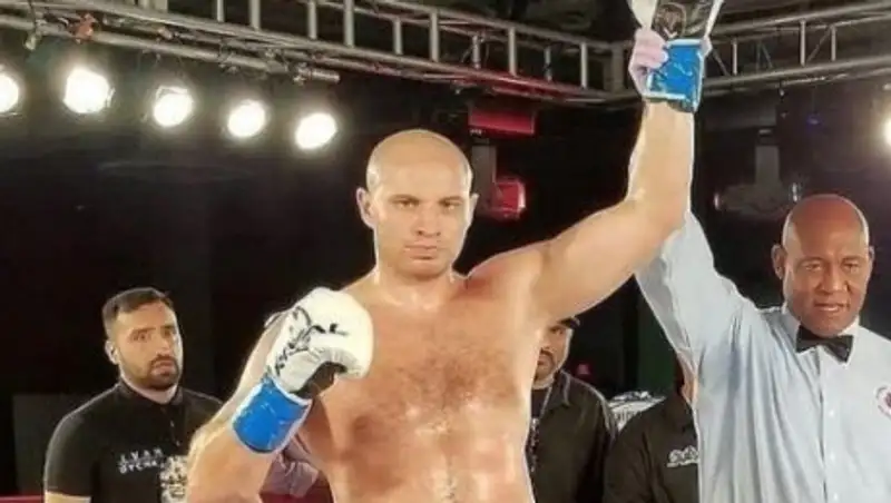 Иван Дычко в первом раунде нокаутировал американца с 26 победами в профи