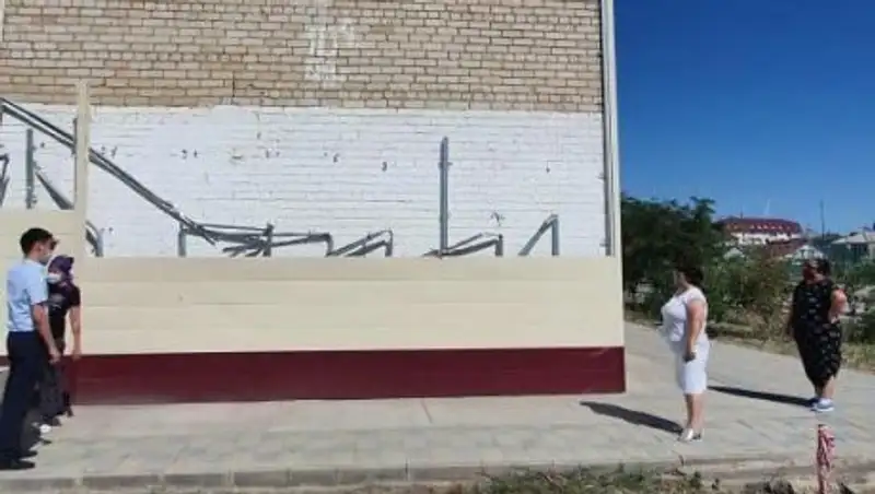 25 млн тенге: из-за хищения бюджетных средств начала разрушаться школа в Атырау