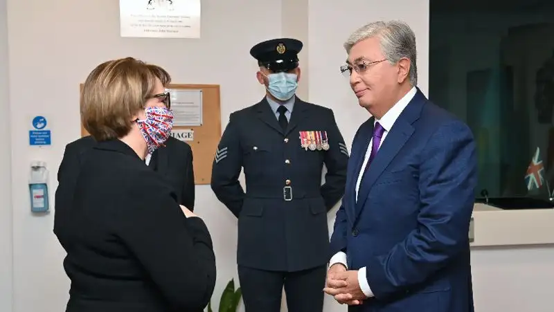 Президент посетил посольство Великобритании в Казахстане, фото - Новости Zakon.kz от 09.09.2022 15:51