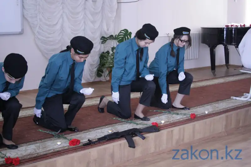 В алматинской школе провели торжественное мероприятие для воинов-афганцев, фото - Новости Zakon.kz от 22.02.2013 21:06