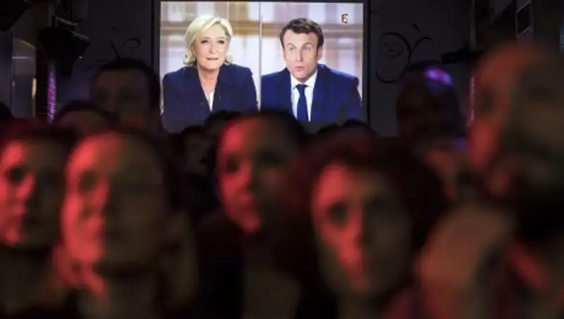 Макрон и Ле Пен проголосовали на выборах президента Франции