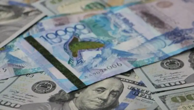 Тенге незначительно укрепился после падения