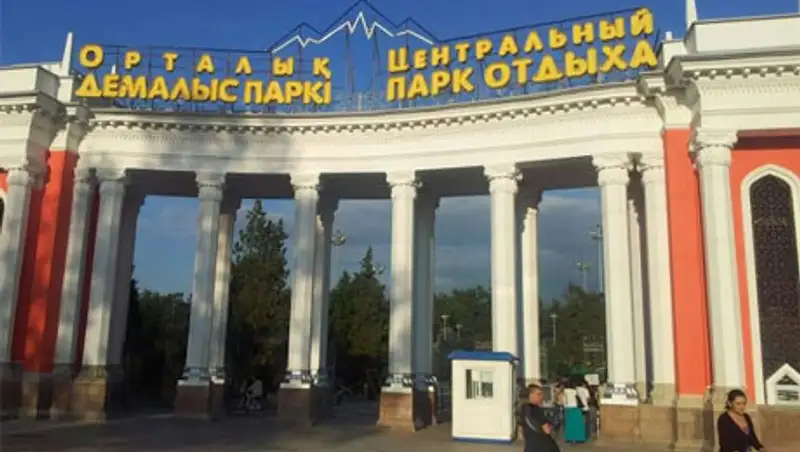 24 динозавра встретят алматинцев - посетителей ЦПКиО в День города