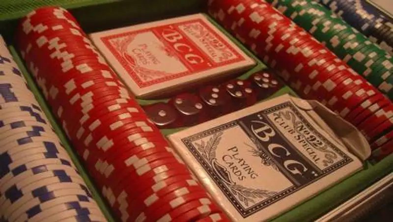 Подпольный покерный клуб накрыли в Караганде