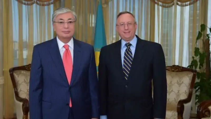 Токаев поблагодарил Посла США в РК Крола за хорошую работу