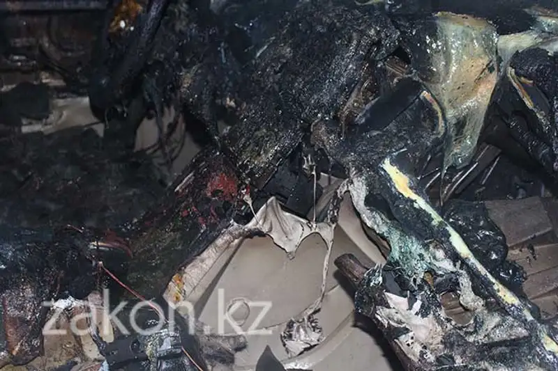 Сегодня ранним утром в Алматы сгорела Тойота Венза (фото) Сегодня ранним утром в Алматы сгорела Тойота Венза (фото), фото - Новости Zakon.kz от 06.11.2013 22:52