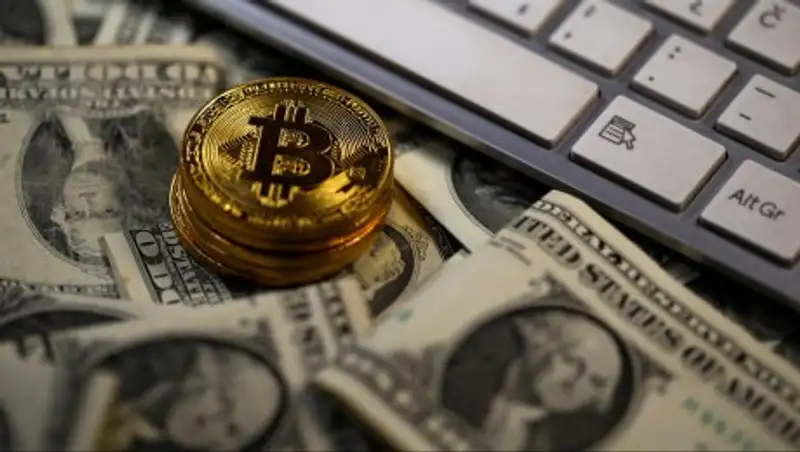Стоимость биткоина превысила восемь тысяч долларов