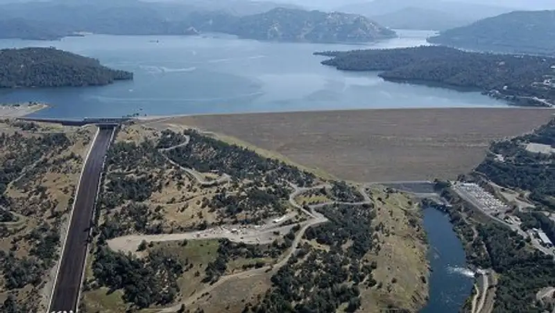 Самая высокая плотина в США может разрушиться