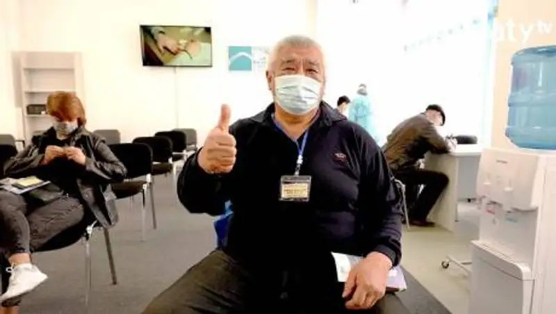 Алматинцы активно участвуют в вакцинации против COVID-19 и делятся ощущениями