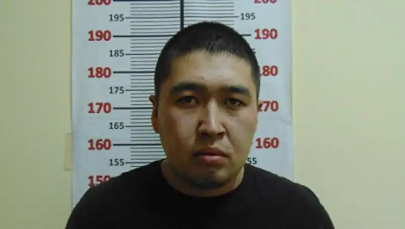 Алматыда екі ер кісі электрші кейпінде зейнеткерлерді алдап келген