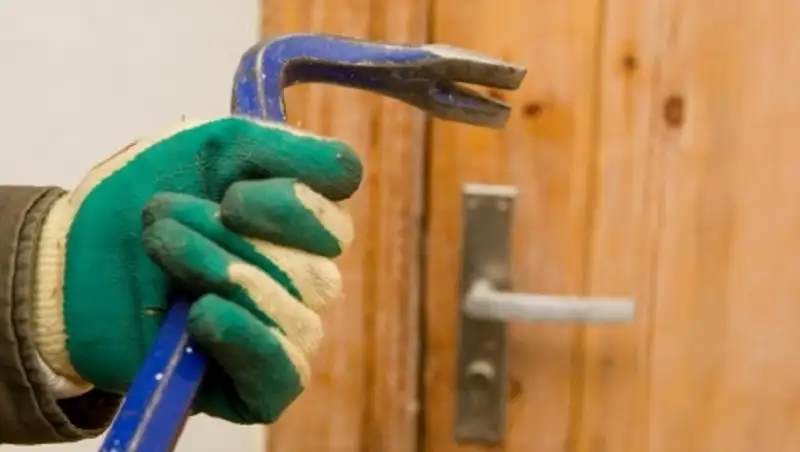 В Актау неизвестные взломали сейф и украли 11 миллионов 300 тысяч тенге