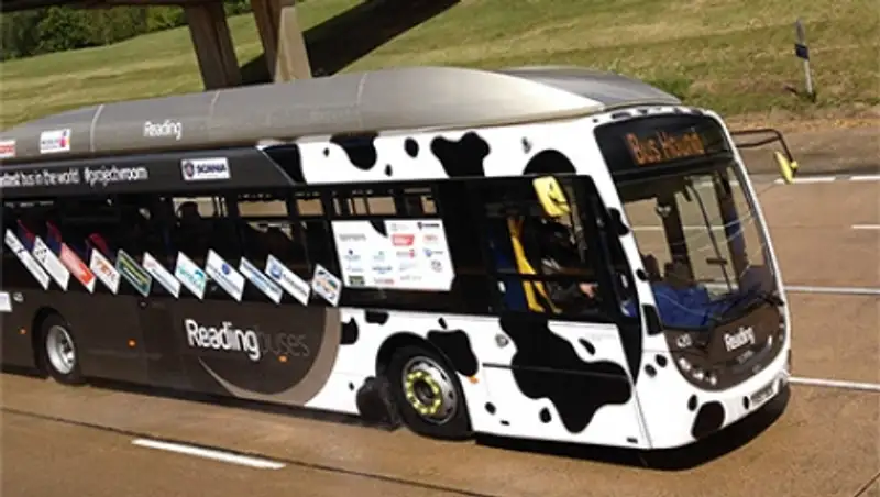 Британский автобус на коровьем навозе побил рекорд скорости