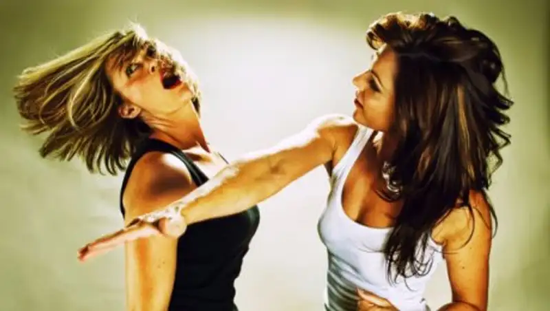 Чиновница, поцарапавшая лицо своей подчиненной, выплатит штраф