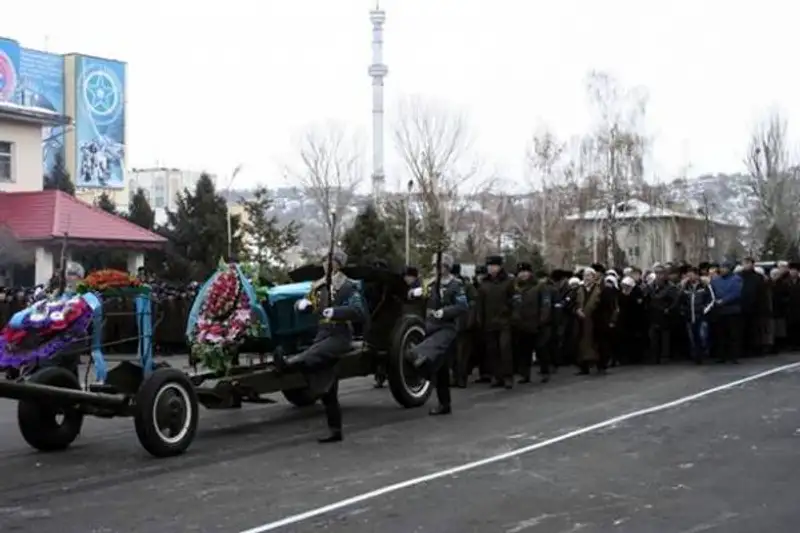 В Алматы простились с директором погранслужбы КНБ РК Стамбековым (фото), фото - Новости Zakon.kz от 03.01.2013 17:52