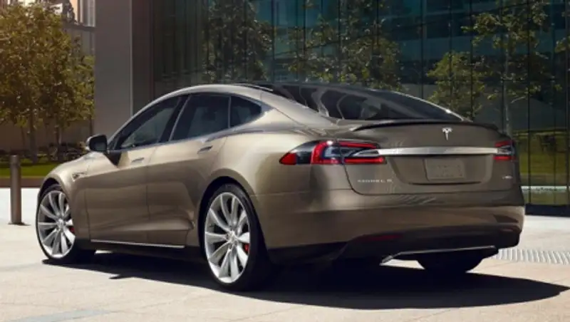 Новая прошивка научила «Теслу» автопилотированию