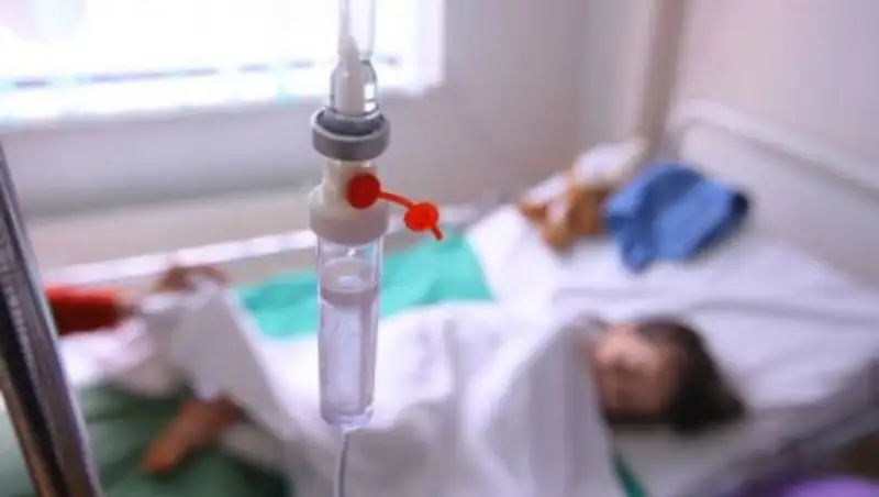 Число отравившихся бургерами в Уральске возросло до 29 человек