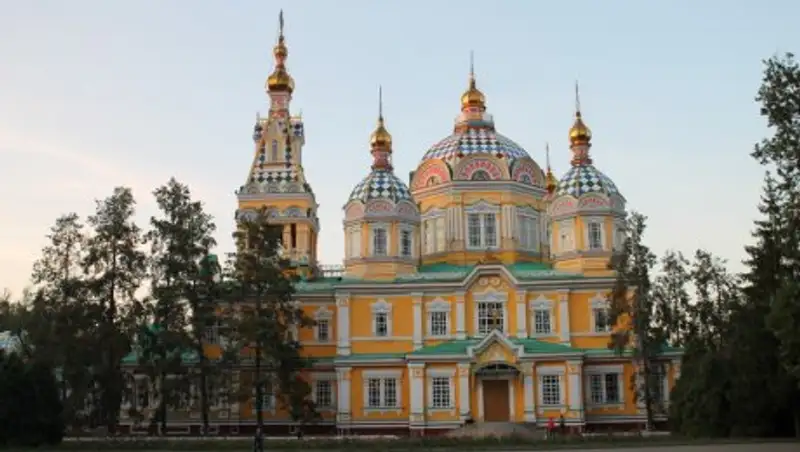 В Алматы с колокольни Вознесенского собора впервые сняли кресты