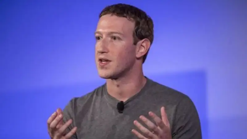 Цукерберг потерял $3,3 млрд после объявления об изменении ленты Facebook