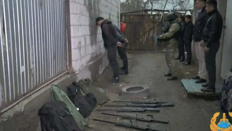 Еще двоих участников ограбления оружейного магазина задержали в Алматы