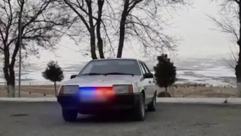 Мужчина разъезжал на машине со спецсигналами оперативных служб