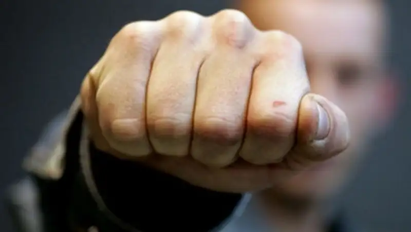 Молодой водитель избил пожилого в Алматы