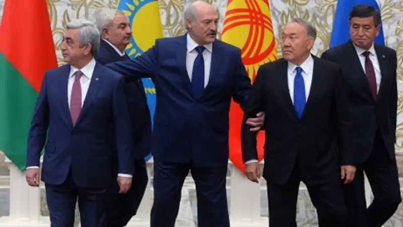 Лукашенко увел Назарбаева налево